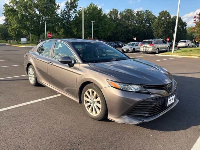 Used 2018 Gray Toyota LE image 3