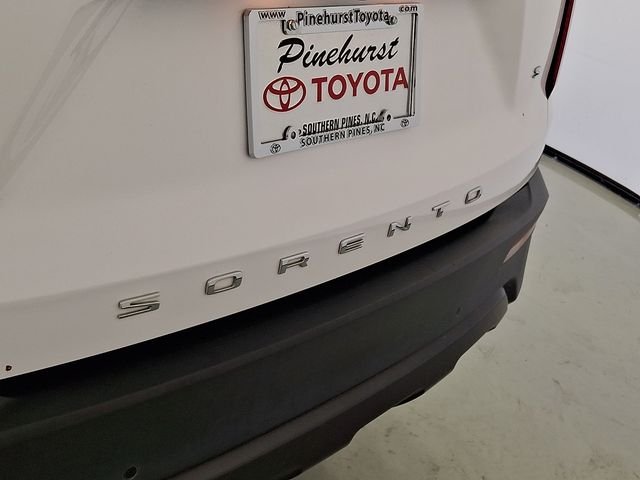 Used 2021 White Kia S image 36