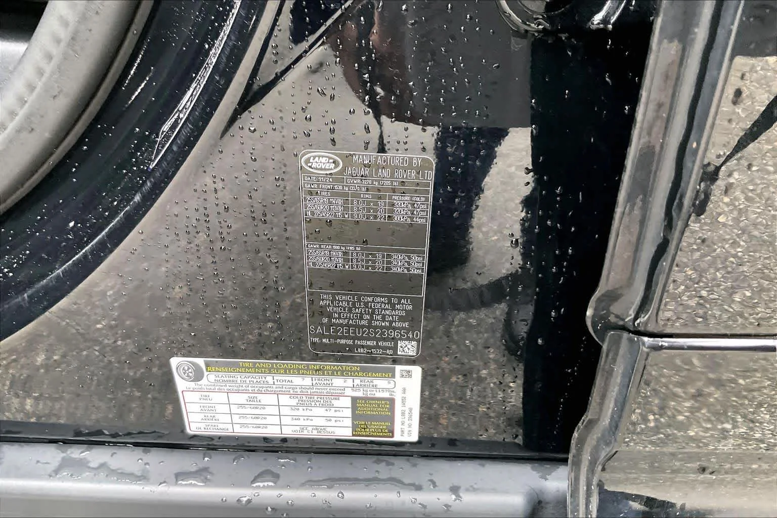Used 2025  Land Rover X-Dynamic SE image 32