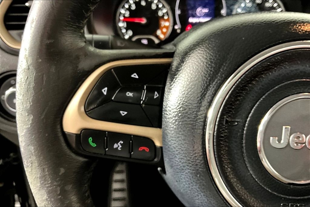 Used 2017 Black Jeep Latitude image 9