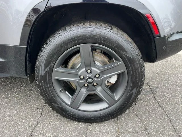 Used 2022 Gray Land Rover X-Dynamic SE image 9