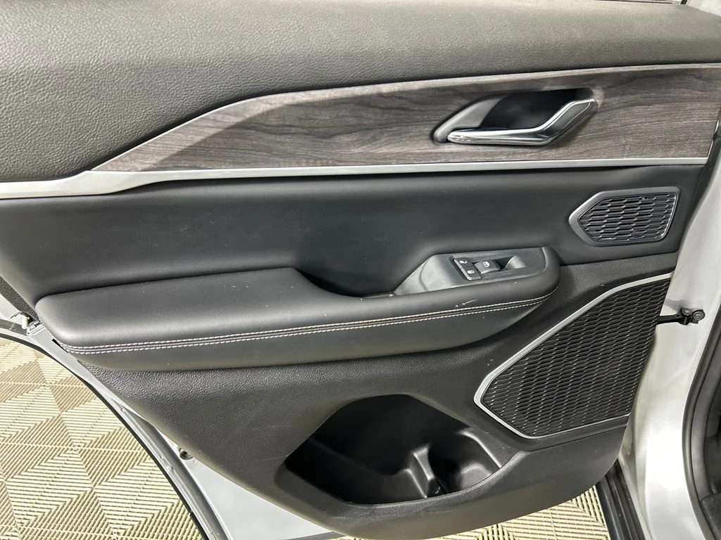 Used 2024 Silver Jeep 4xe image 16