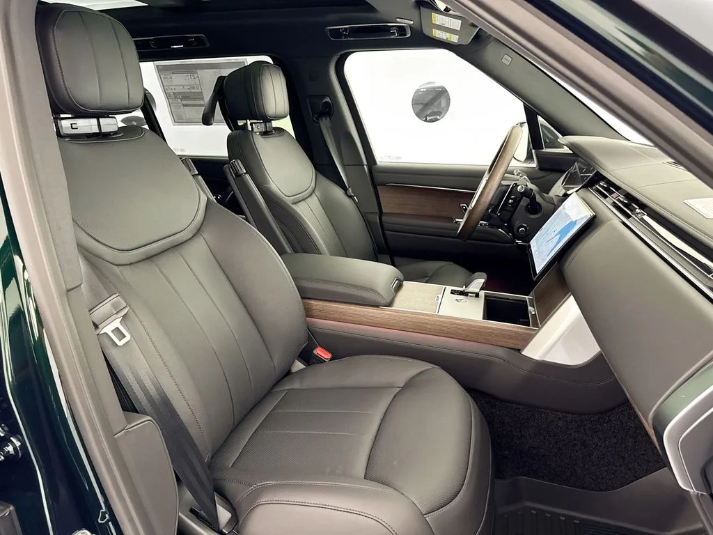 New 2026 British Racing Green Land Rover SE image 31