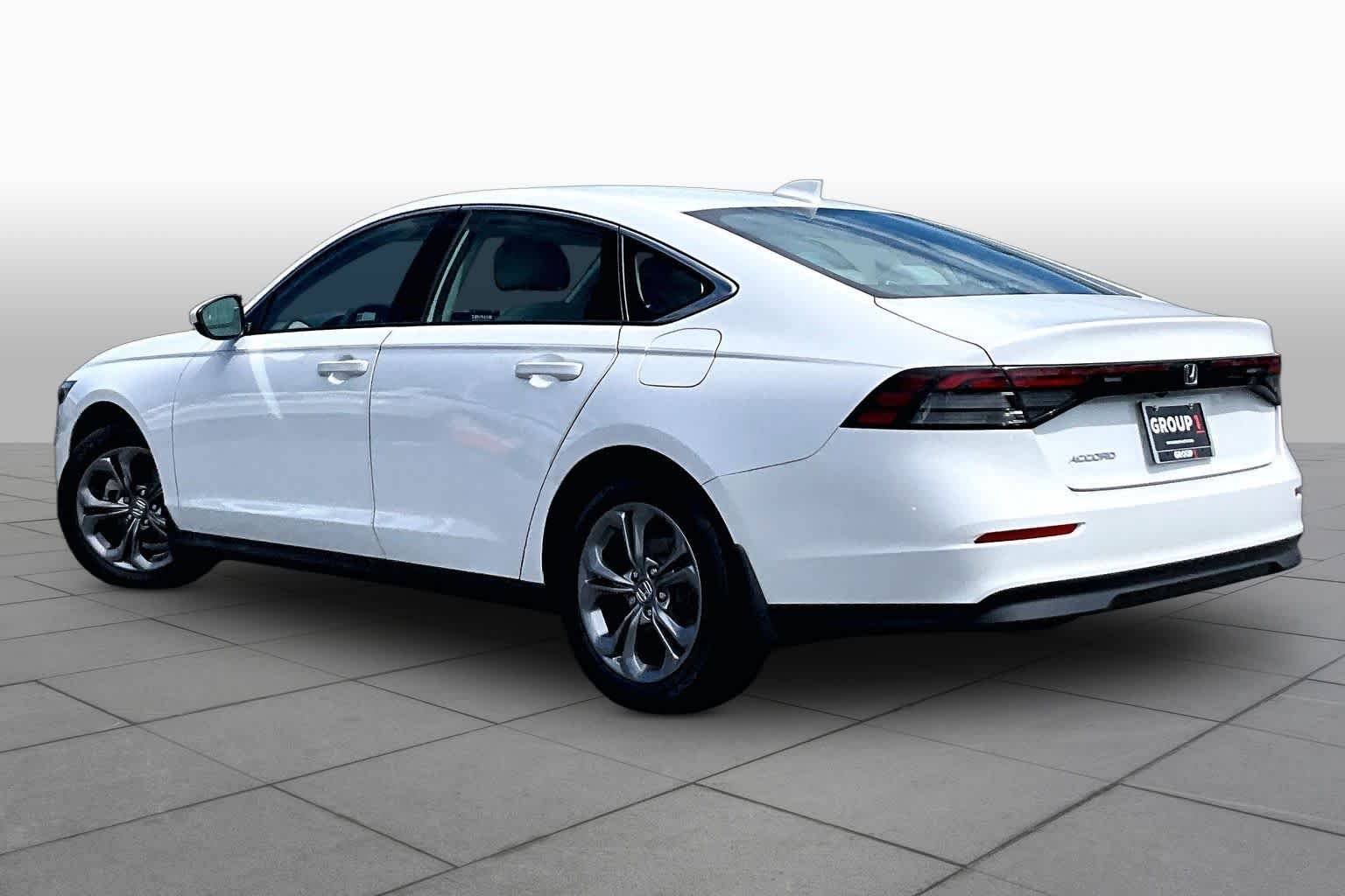Used 2024 Platinum White Pearl Honda EX image 11