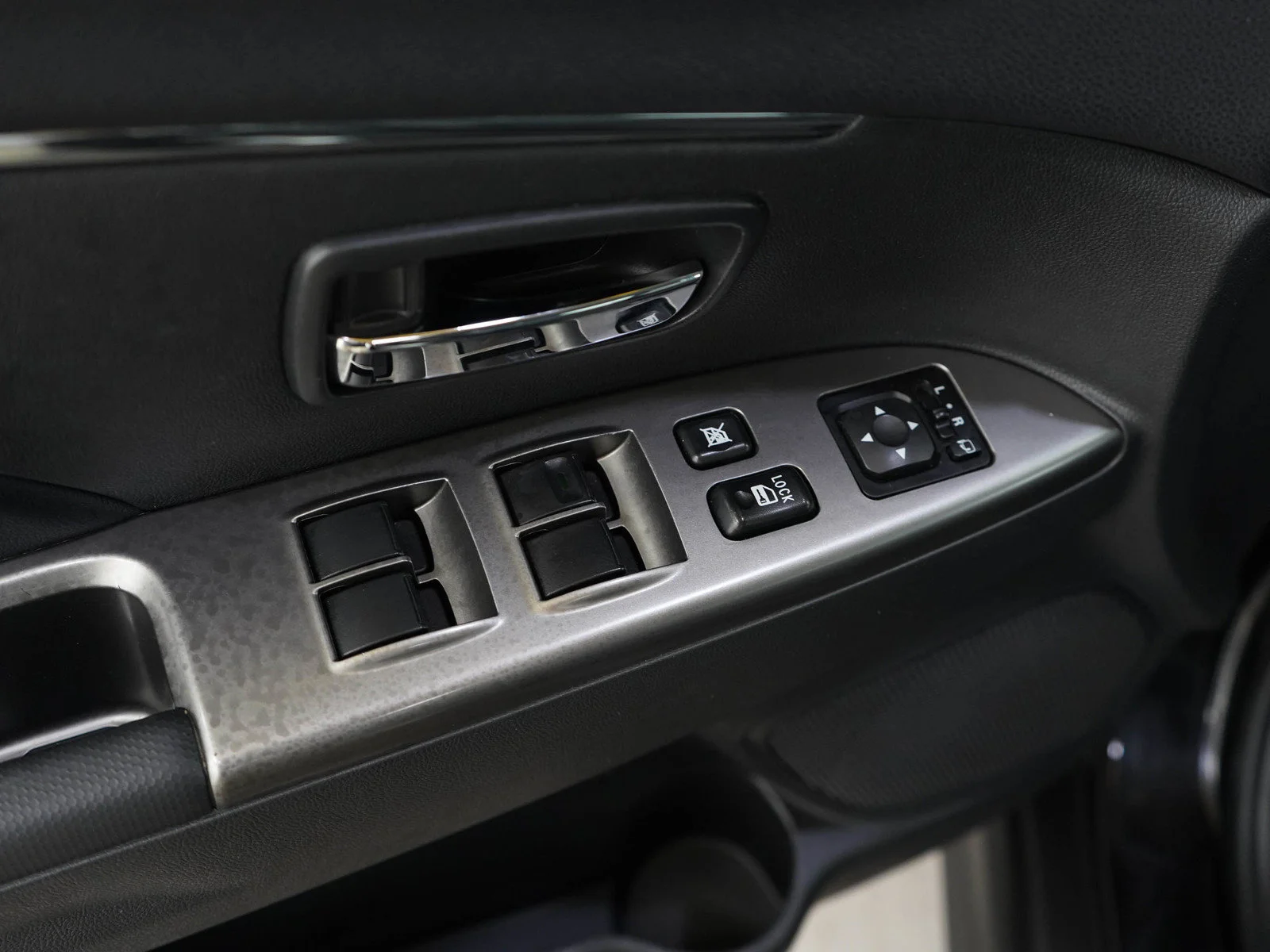 Used 2024 Black Mitsubishi SE image 19