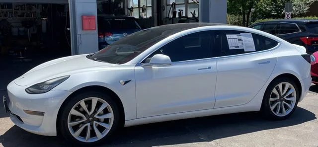 2018 Tesla Model 3 -'s photo