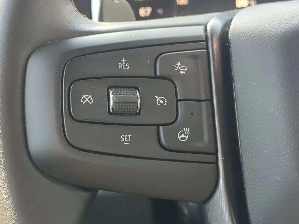 Used 2025 Sterling Metallic GMC AT4 image 23