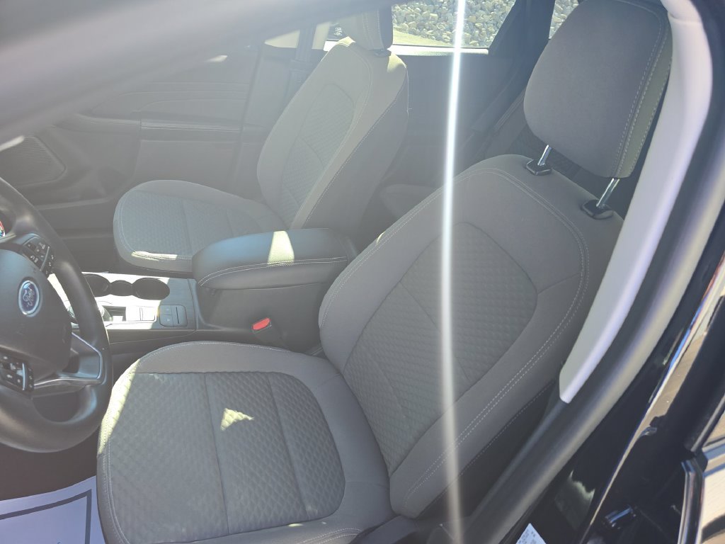 Used 2021 Black Ford SE image 11