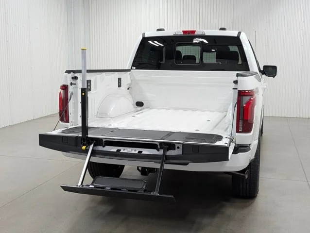 New 2026 Star White Metallic Tri-Coat Ford Platinum® image 65