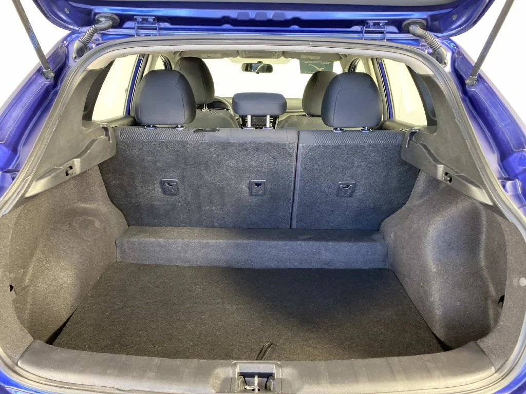Used 2018 Caspian Blue Nissan S image 8