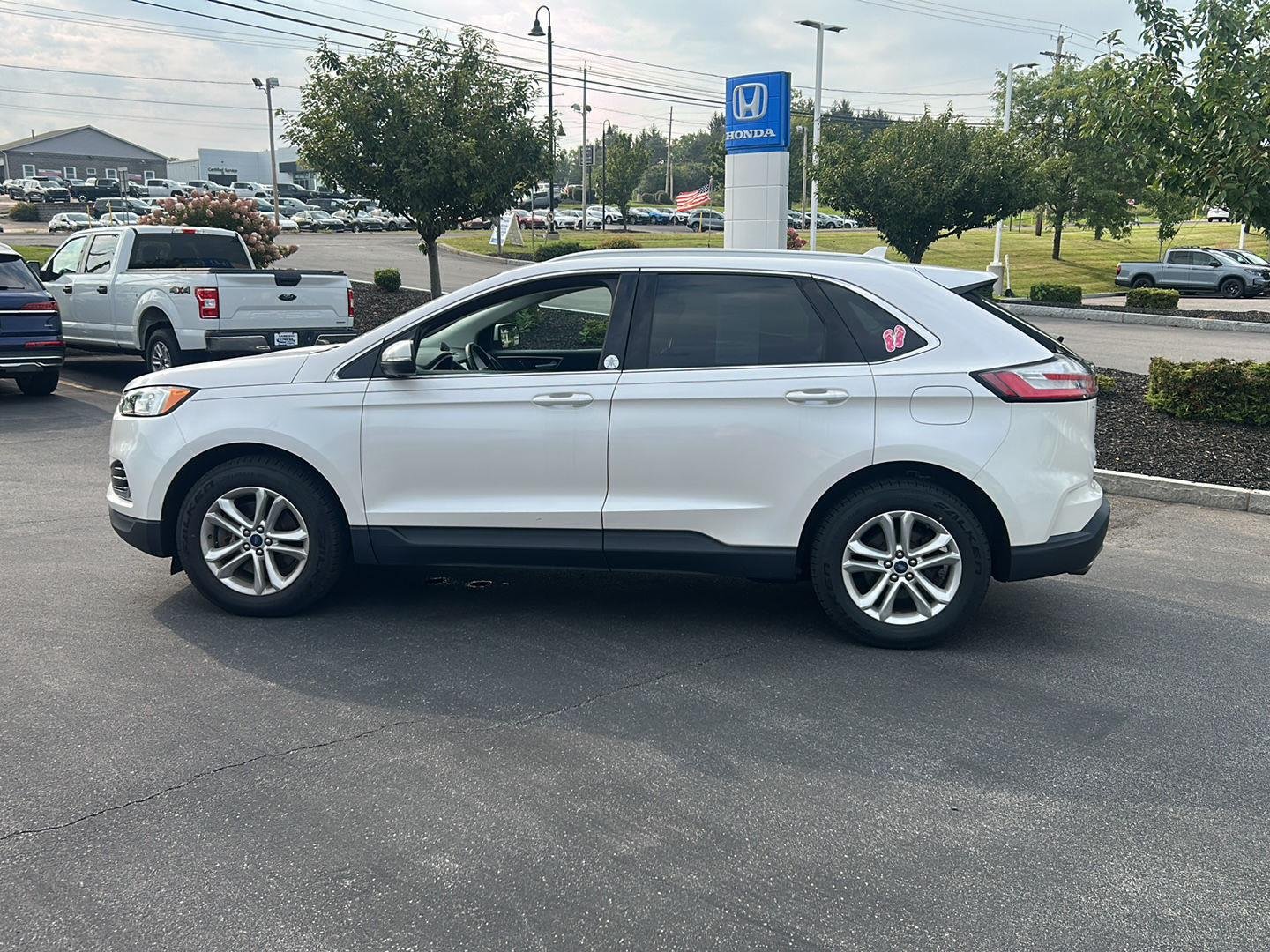 Used 2019 White Platinum Metallic Tri-Coat Ford SEL image 22