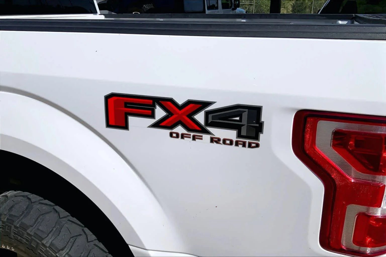 Used 2020 Oxford White Ford XLT image 9