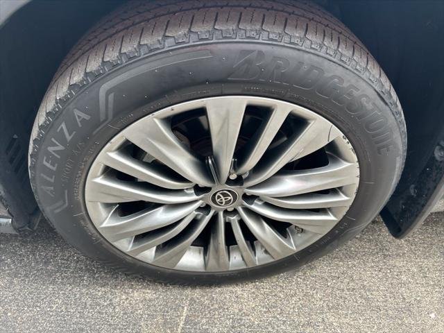 Certified Used 2021 MAGNETIC GRAY MET. Toyota  image 15