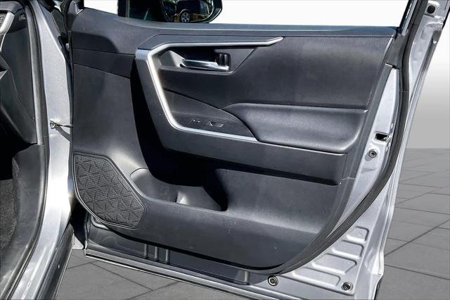 Certified Used 2020 SILVER SKY METALLIC Toyota  image 22