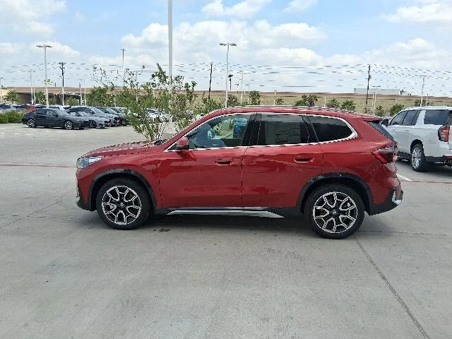 New 2026 Vegas Red Metallic BMW xDrive28i image 9