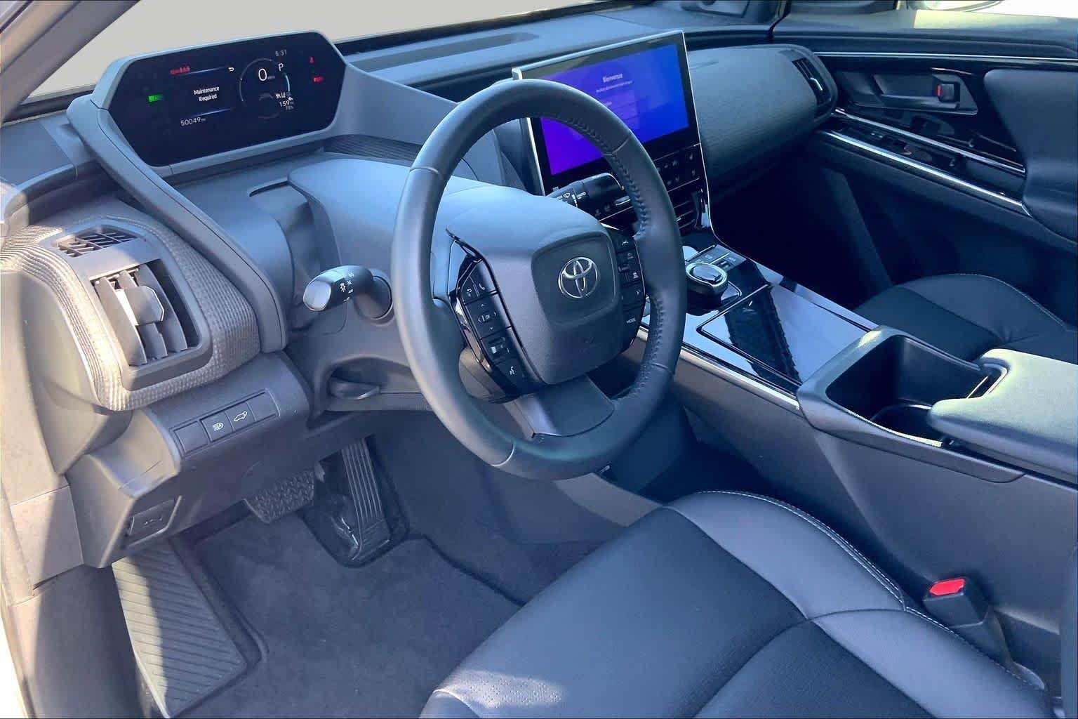 Used 2023 Wind Chill Pearl w/Black Roof Toyota Limited image 17