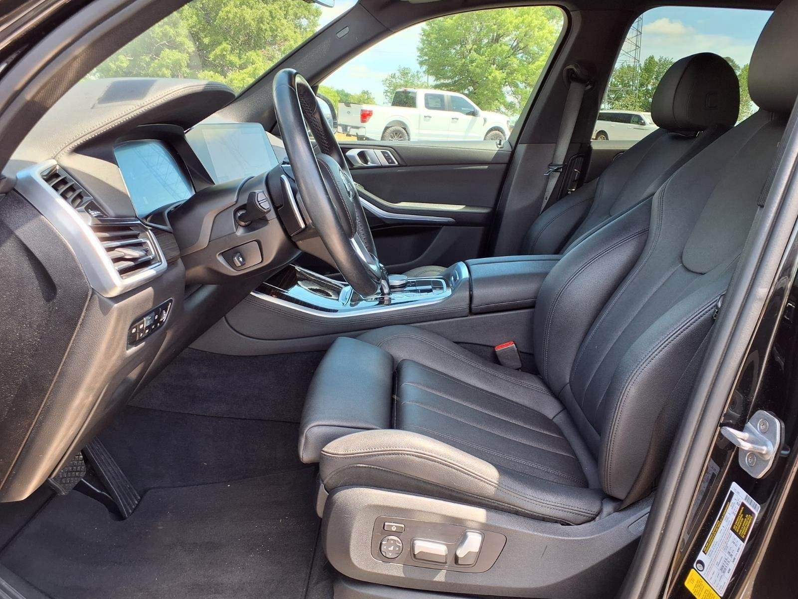 Used 2020 Black Sapphire Metallic BMW sDrive40i image 19