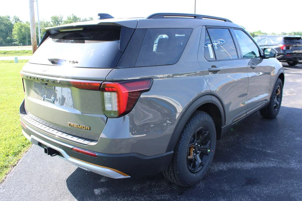 New 2026 Marsh Gray Ford Tremor® image 15