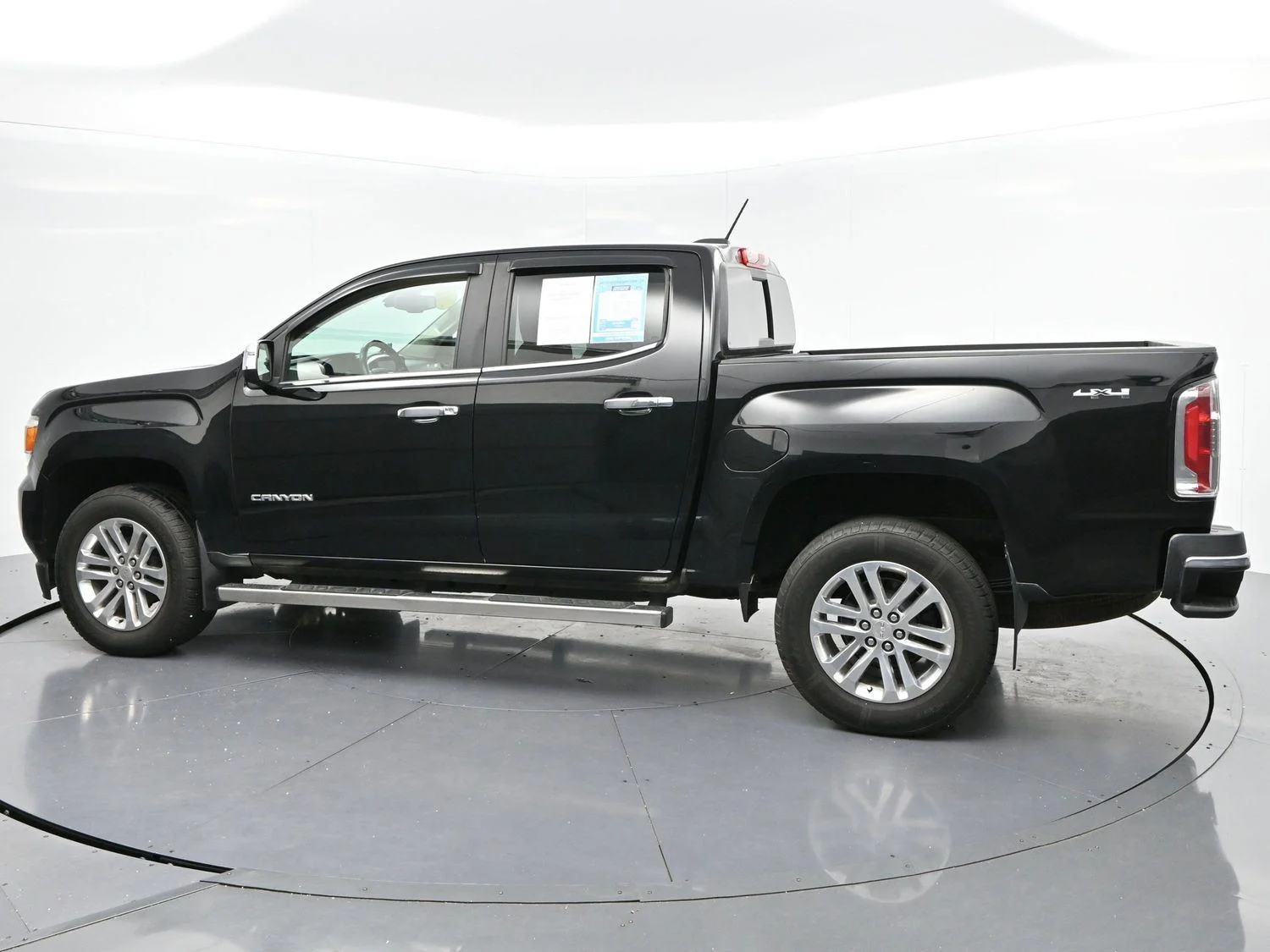 Used 2019 Onyx Black GMC 4WD SLT image 5