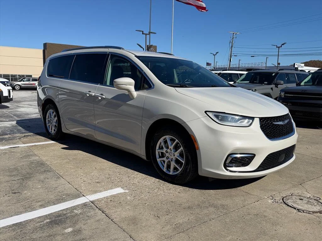 Used 2021 White Chrysler Touring L image 5