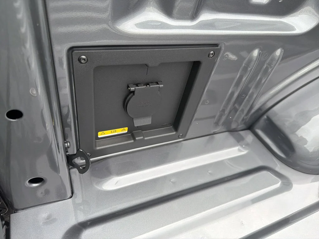 New 2026 Carbonized Gray Metallic Ford XLT image 11