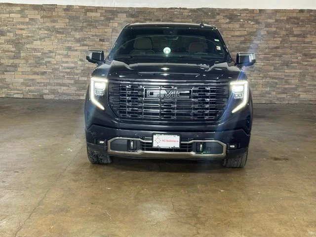 Used 2022 Titanium GMC Denali Ultimate image 33