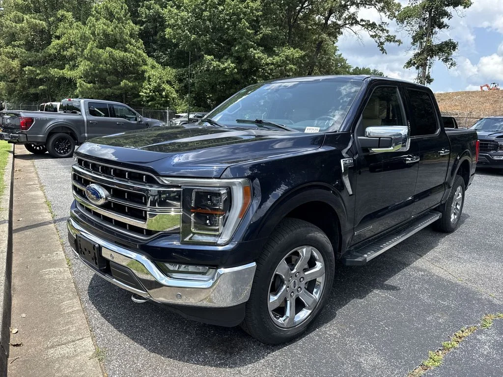 Used 2023 Blue Ford Lariat image 3