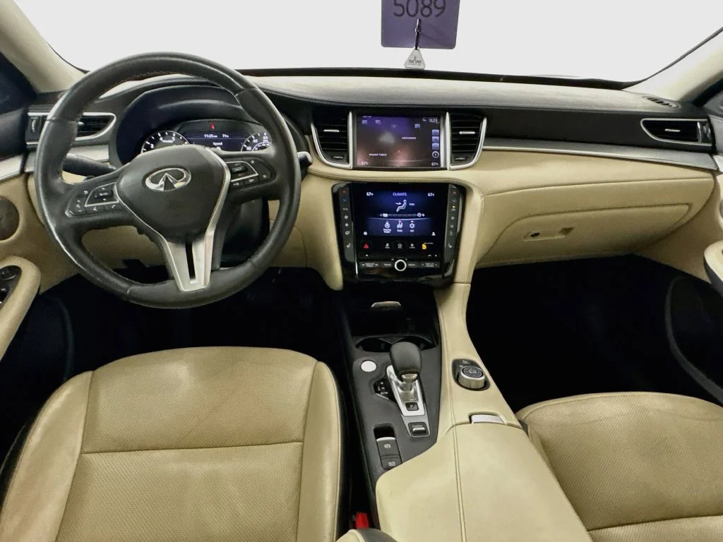 Used 2019 Black INFINITI ESSENTIAL image 28
