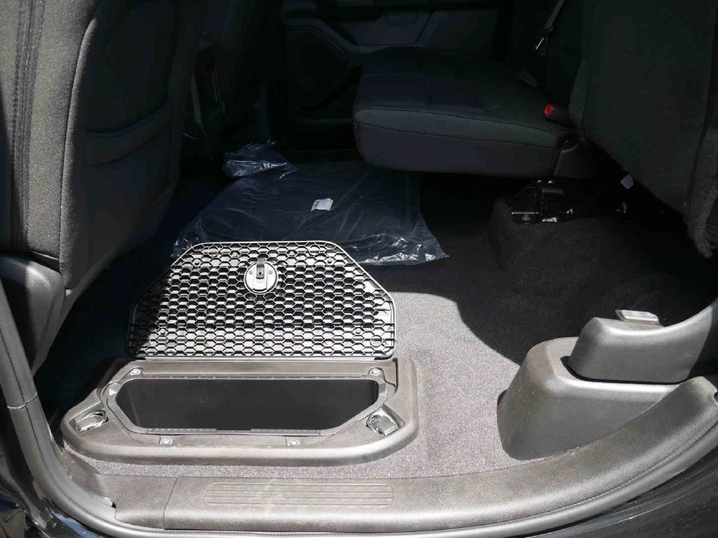New 2026 Diamond Black Crystal Pearl-Coat Exterior Paint RAM BIG HORN image 16