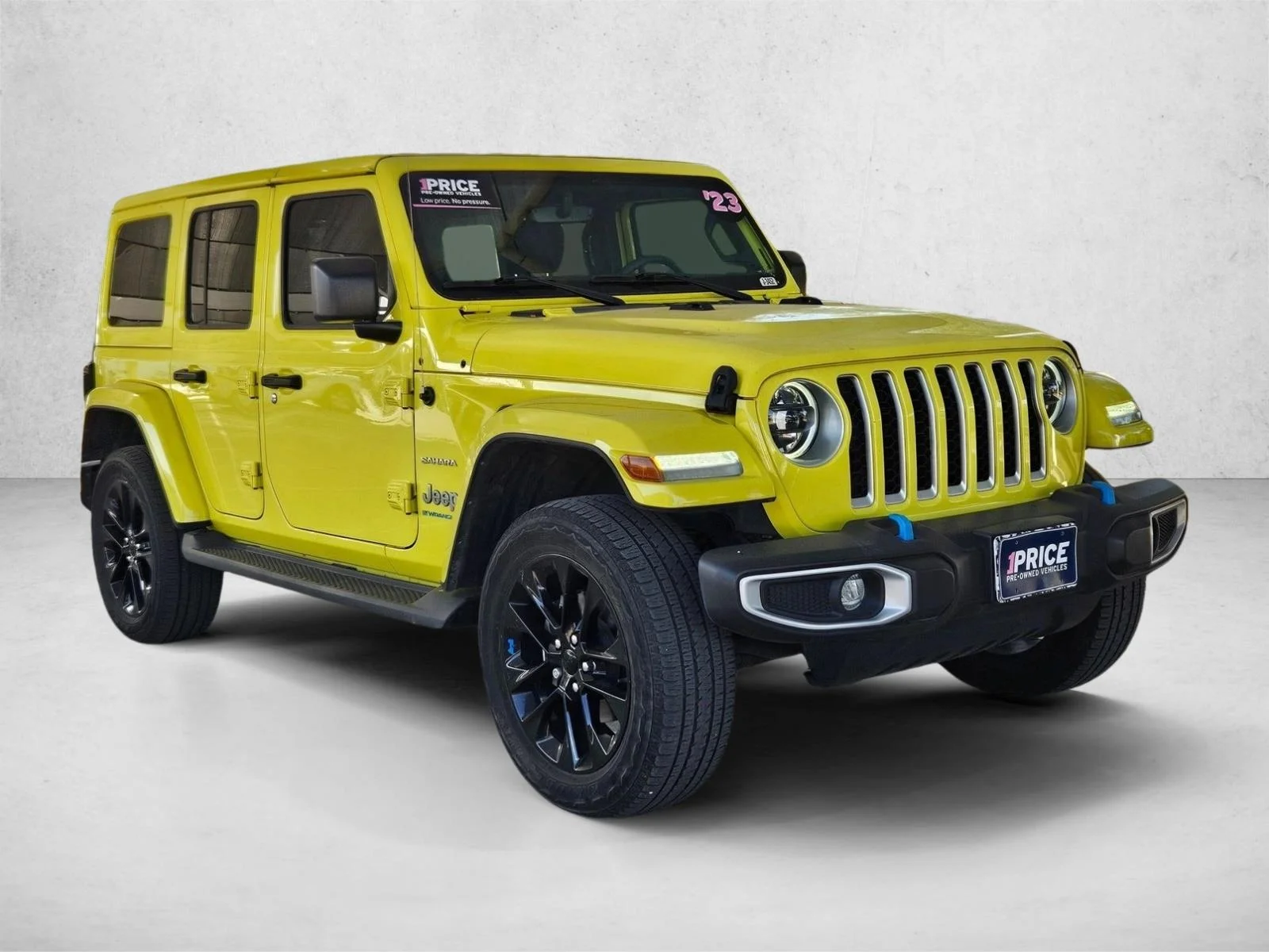 Used 2023 High Velocity Clearcoat Jeep Sahara image 3