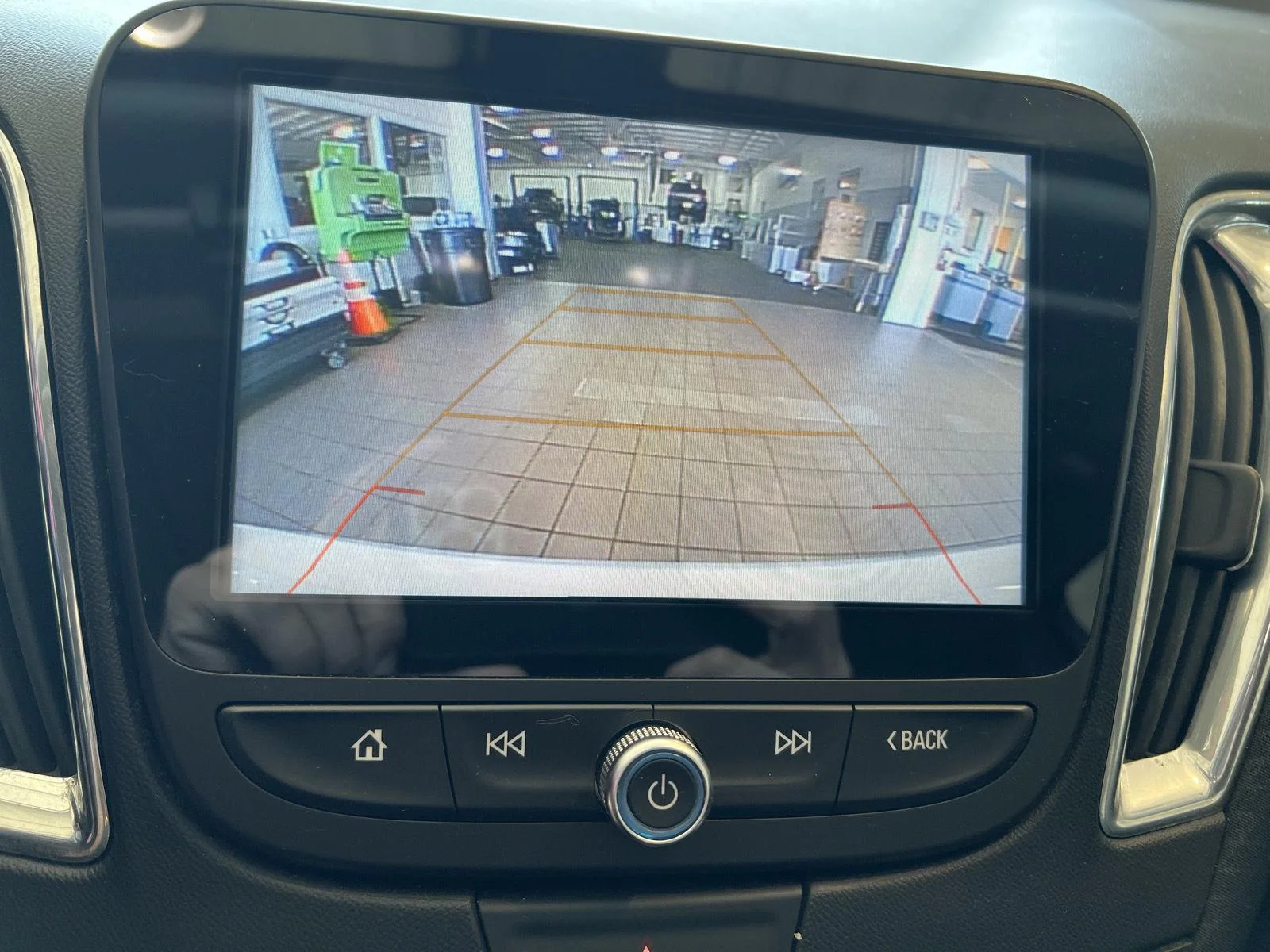 Used 2018 Summit White Chevrolet LT image 19