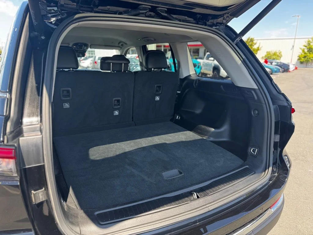 Used 2023 Black Jeep Limited image 13