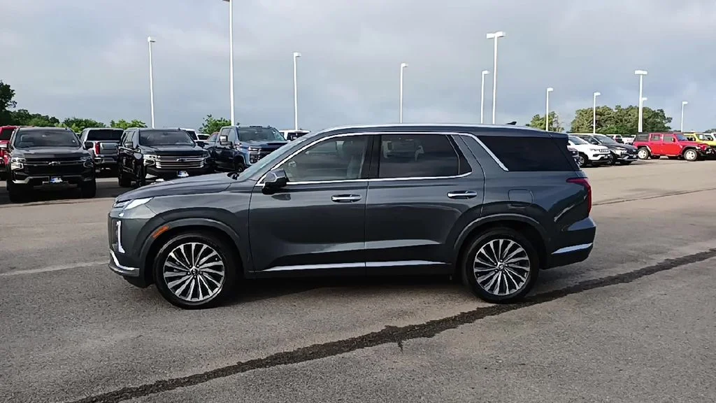 Used 2025 Gray Hyundai Calligraphy image 5