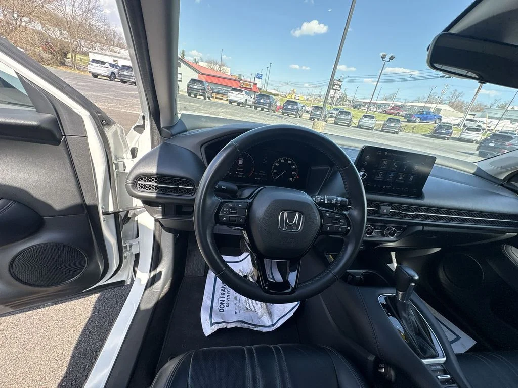 Used 2023 White Honda EX-L image 11