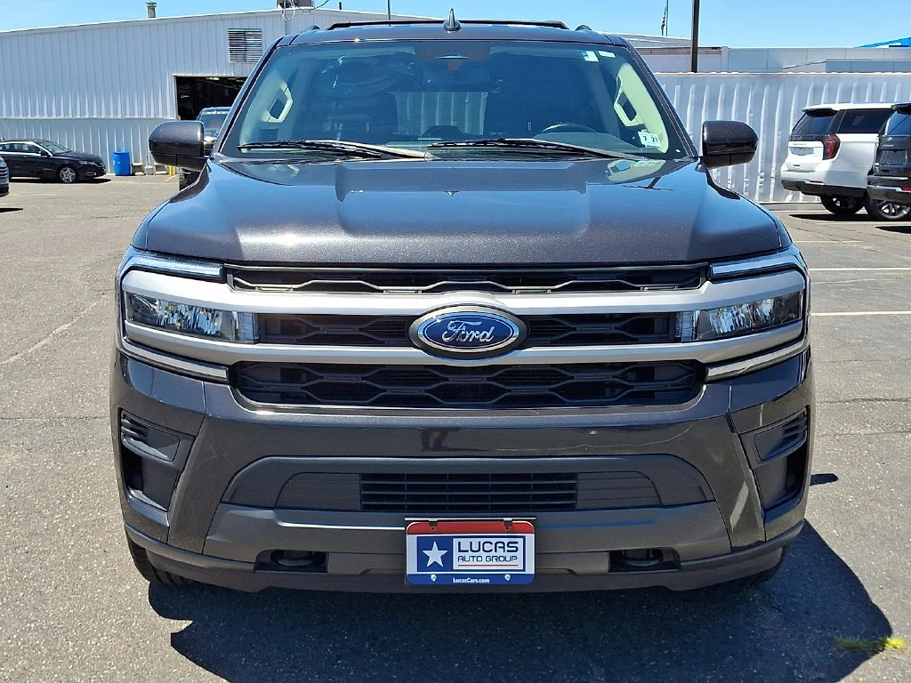 Used 2022 Gray Ford XLT MAX image 4