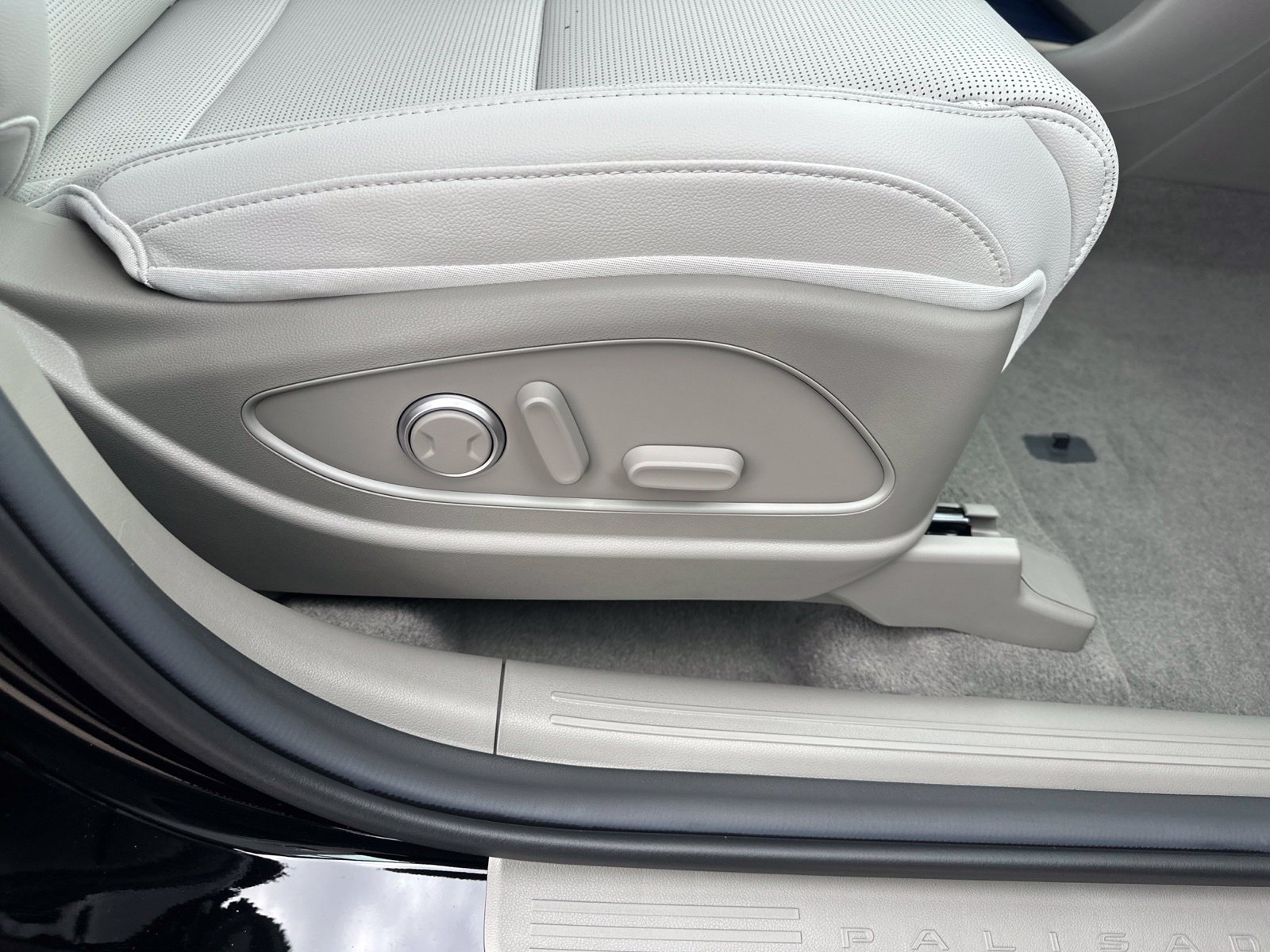 New 2027 Black Hyundai Limited AWD image 39