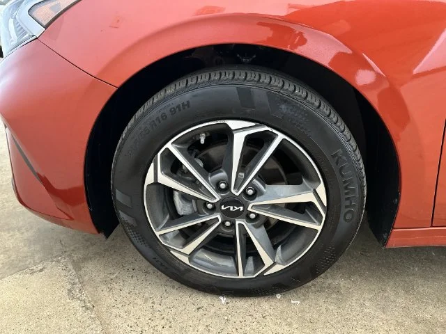 Used 2023 Red Kia LXS image 27