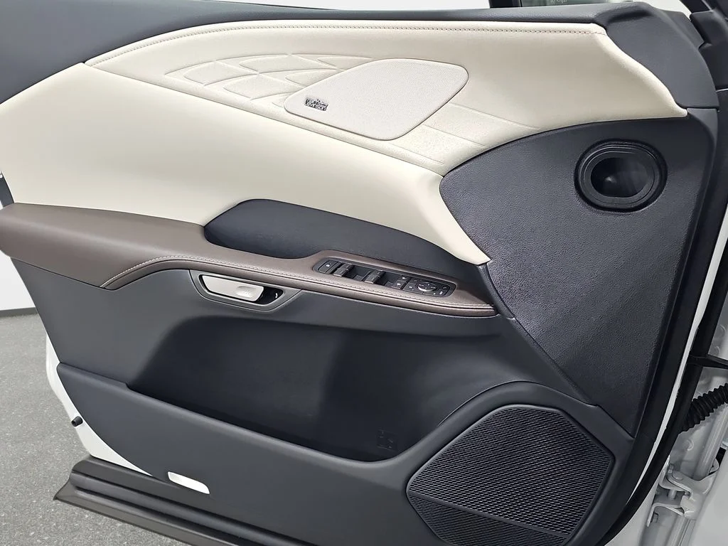 New 2026  Lexus 450h+ Luxury image 25