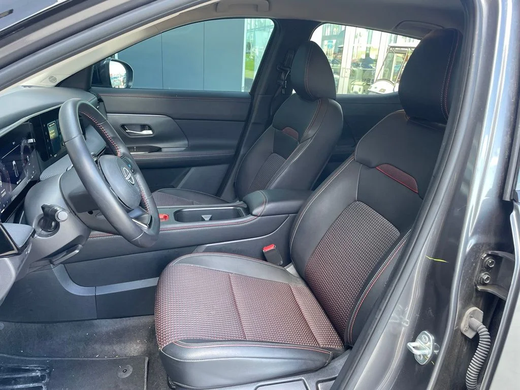 Used 2025 Gray Nissan SR image 10