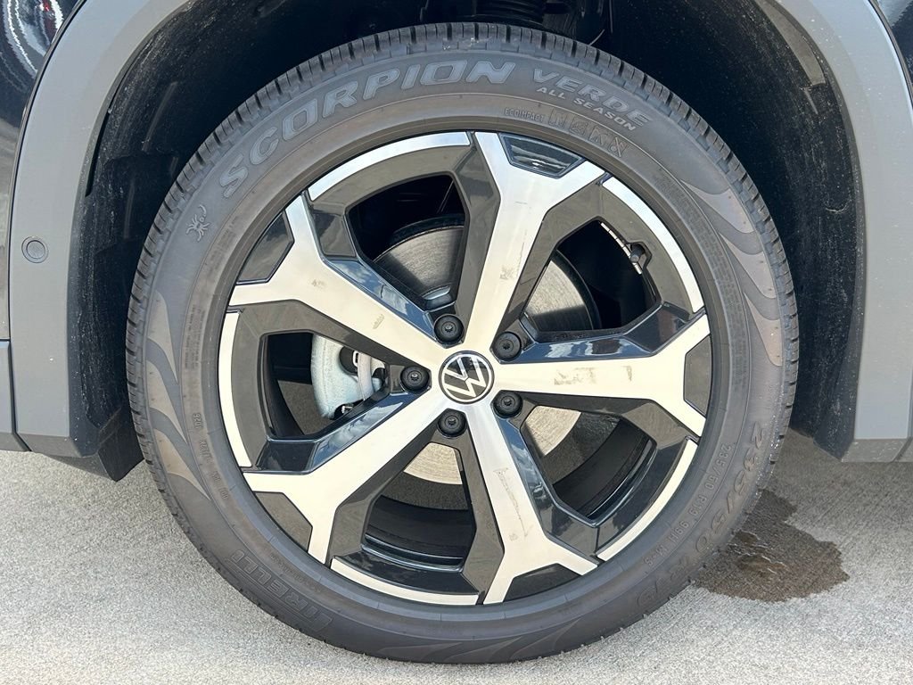 New 2026 Black Volkswagen 2.0T SE image 31