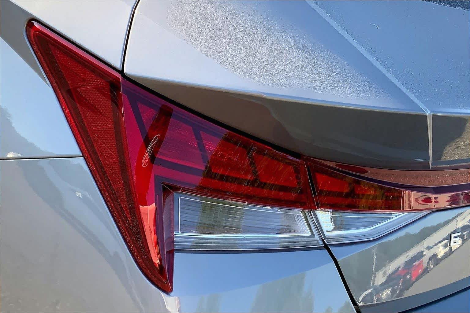 Used 2024 Fluid Metal Hyundai Limited image 25