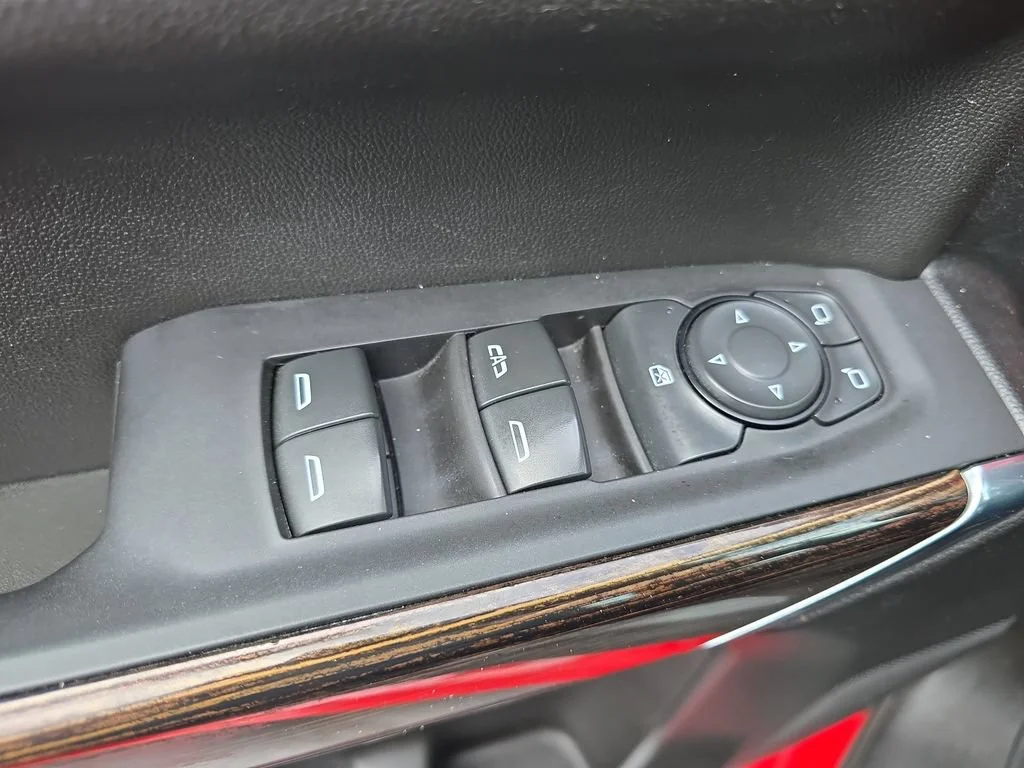 Used 2020 CARDINAL RED GMC Elevation image 29