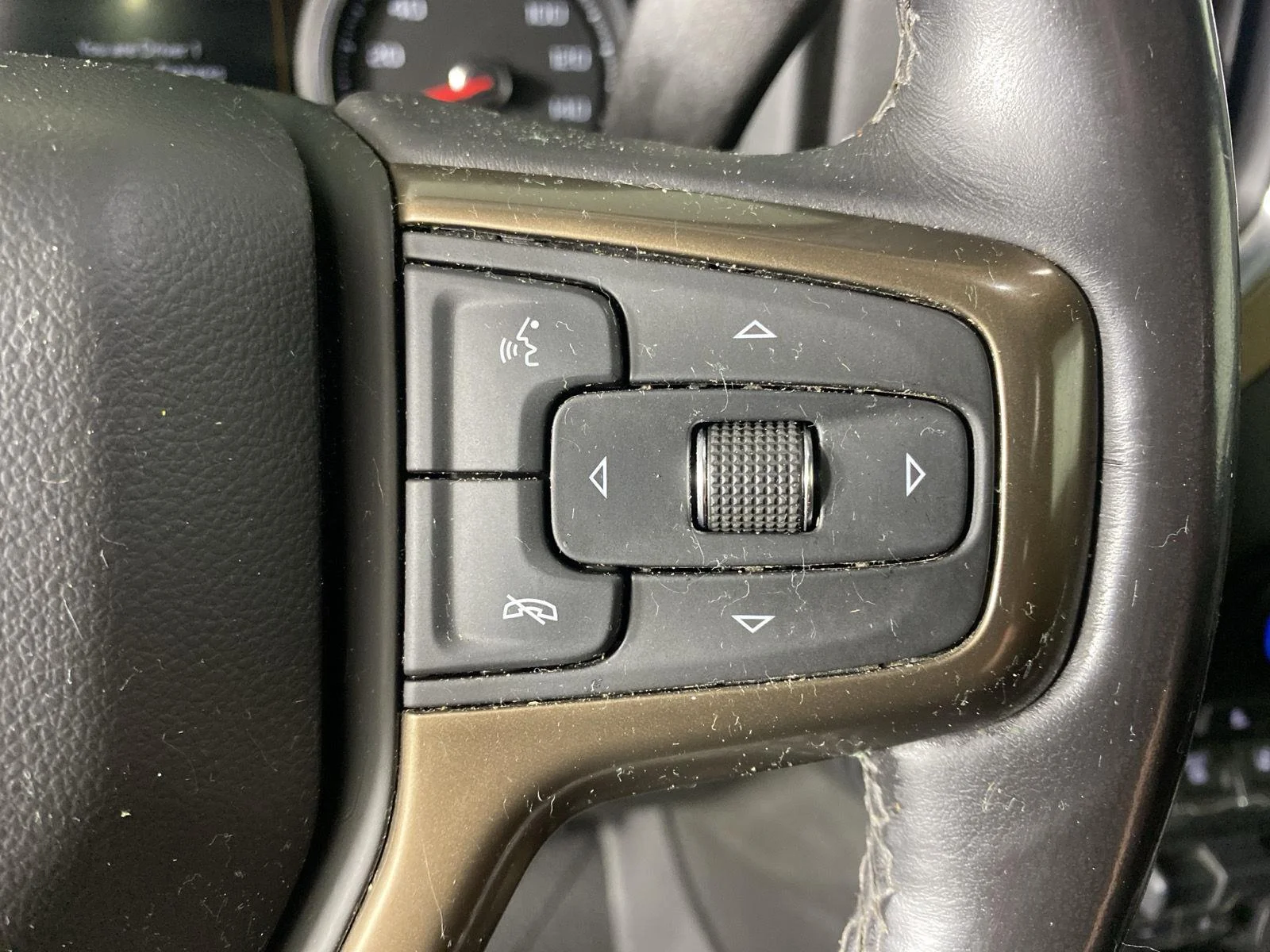 Used 2021 Iridescent Pearl Tricoat Chevrolet High Country image 16