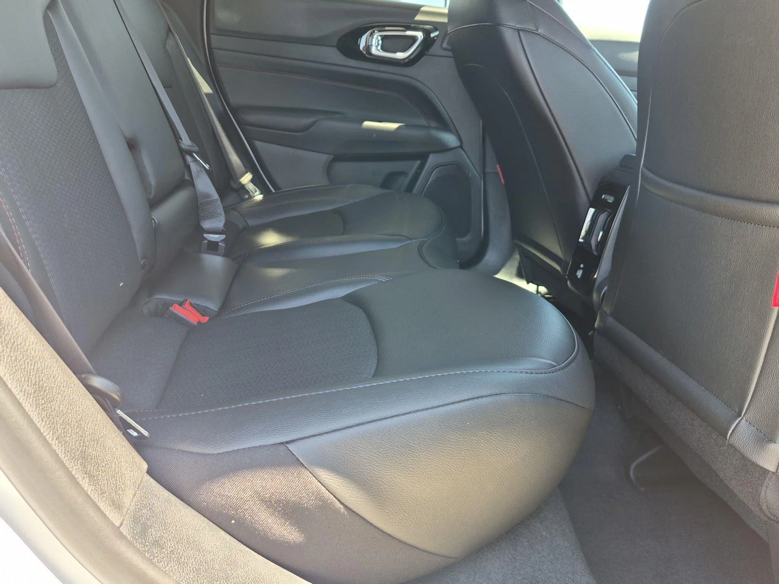 New 2026 Bright White Clear-Coat Exterior Paint Jeep Trailhawk image 7
