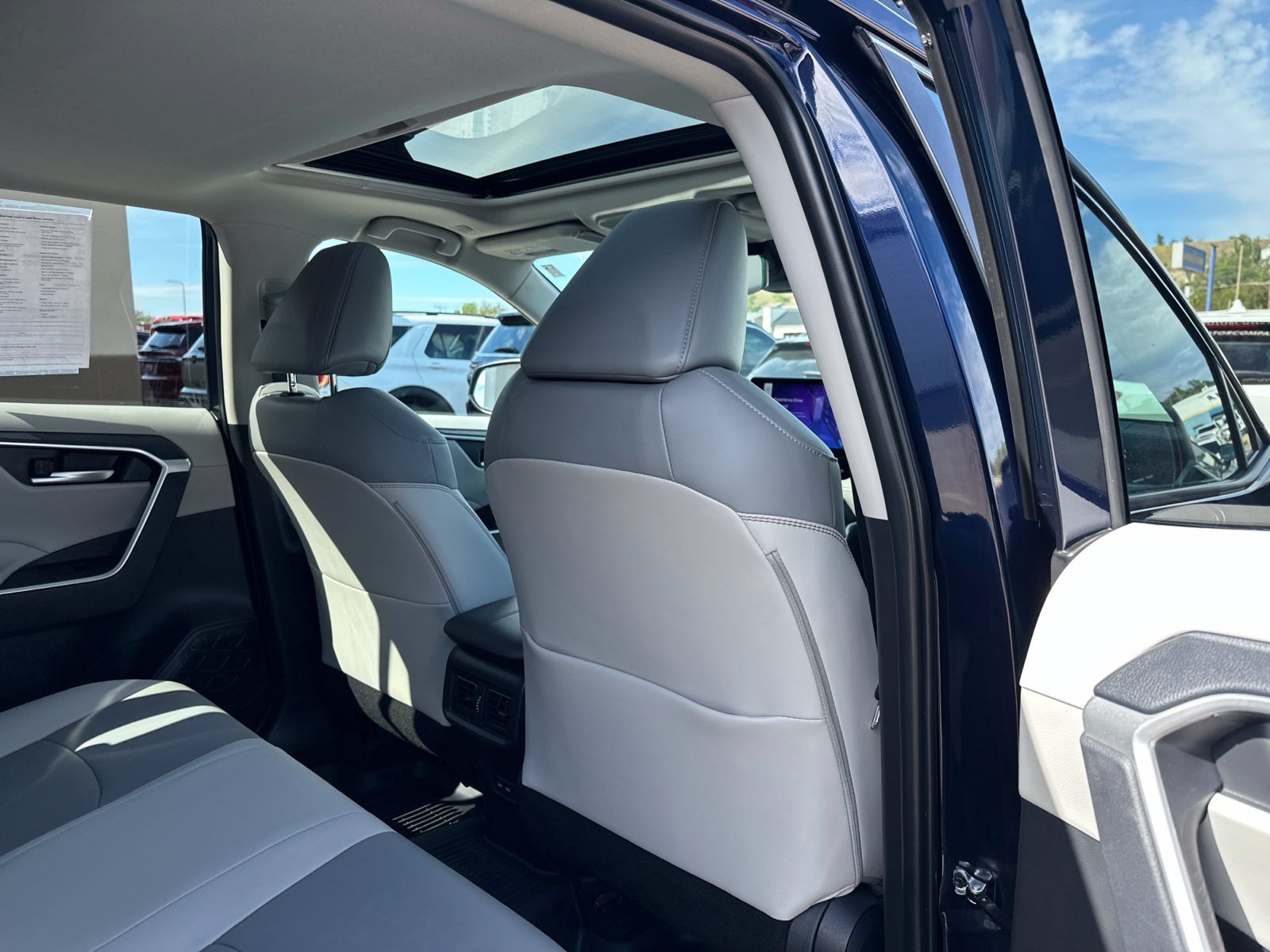 Used 2025 Blue Toyota XLE Premium image 32