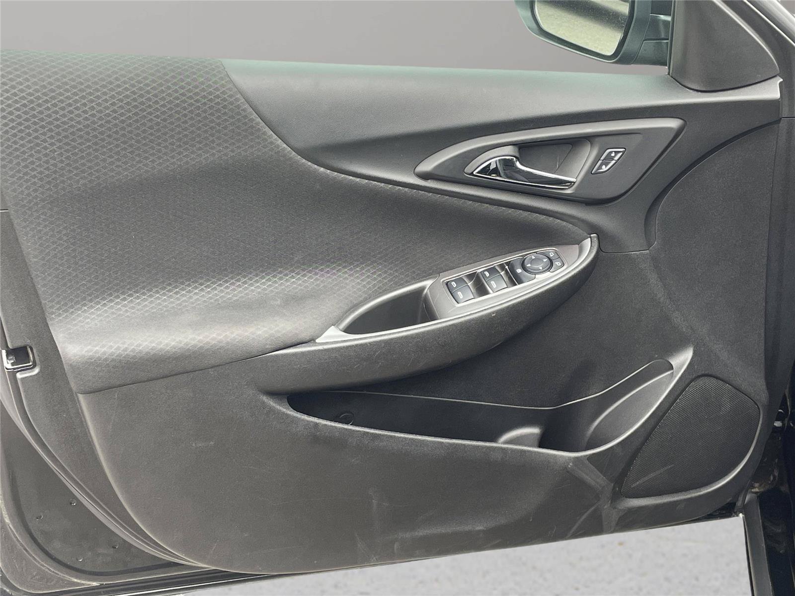Used 2025 Mosaic Black Metallic Chevrolet LT image 7