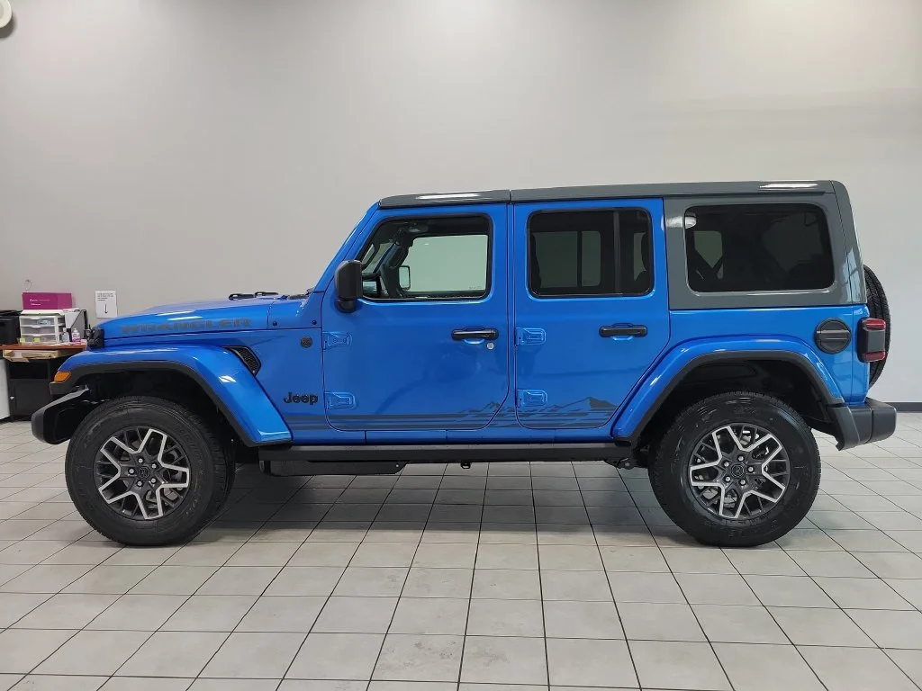 New 2026 Hydro Blue Pearl-Coat Exterior Paint Jeep Sahara image 5