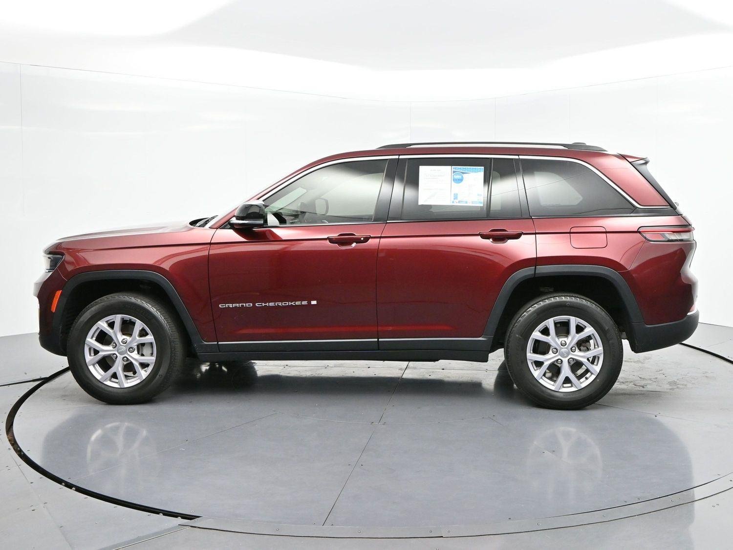 Used 2022 Red Jeep Limited image 4