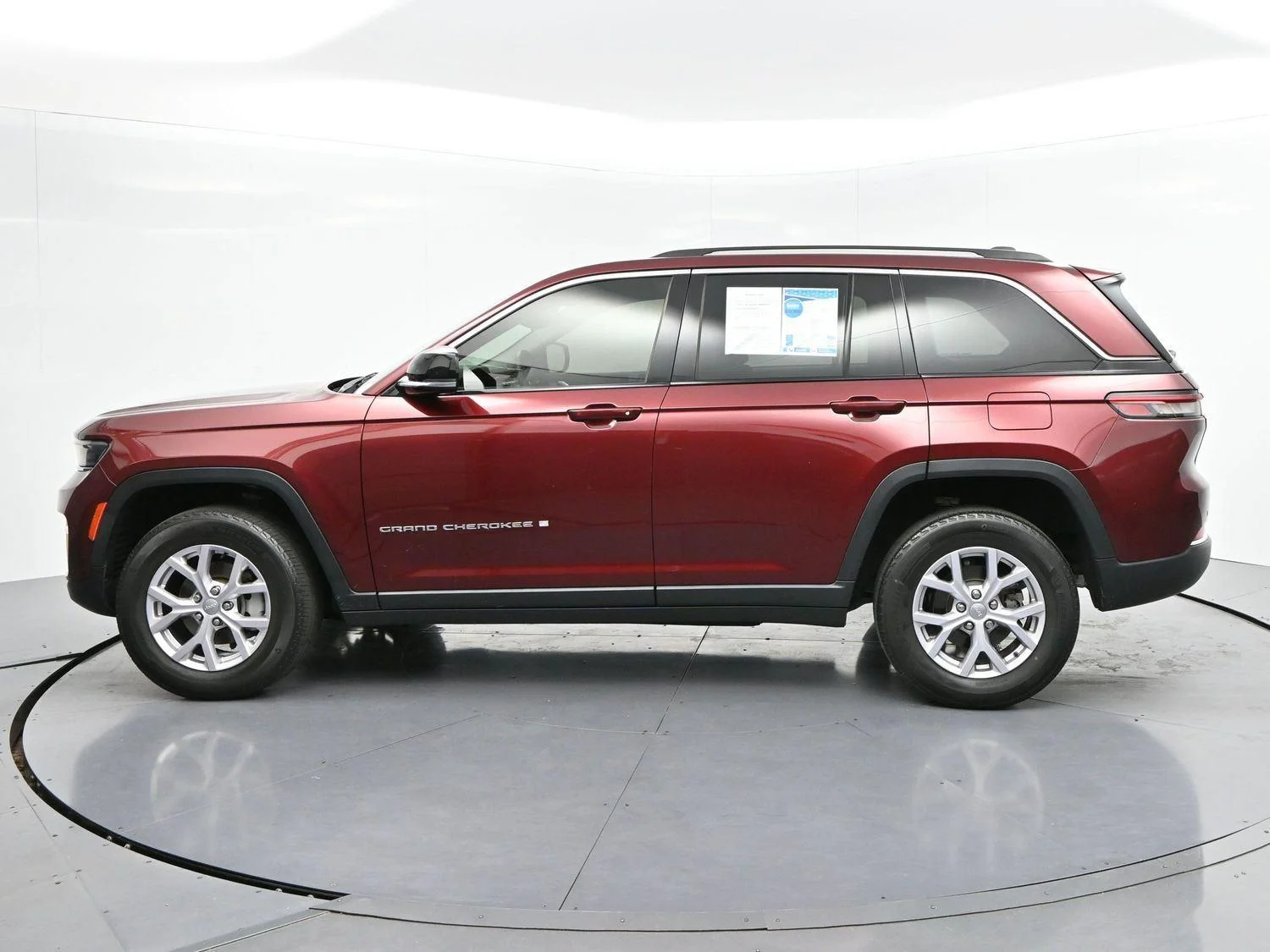 Used 2022 Red Jeep Limited image 4