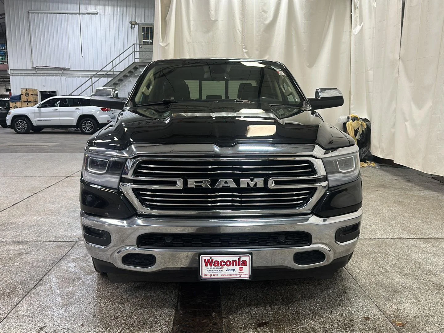 Used 2019 Diamond Black Crystal Pearlcoat Ram Laramie image 8